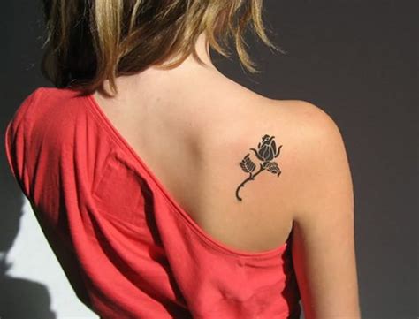 tatuajes de mujeres en la espalda|Tatuajes para mujeres en la espalda: +25 grandes y。